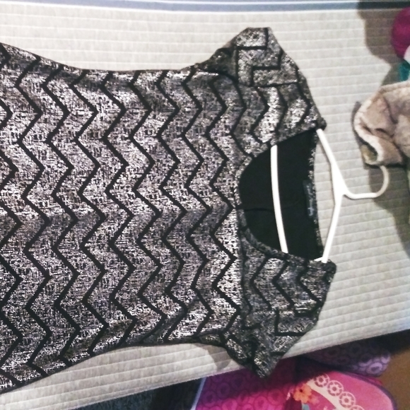 Dresses - Picture 2 of 5